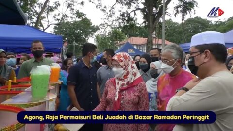 Agong, Raja Permaisuri Beli Juadah Di Bazar Ramadan Peringgit