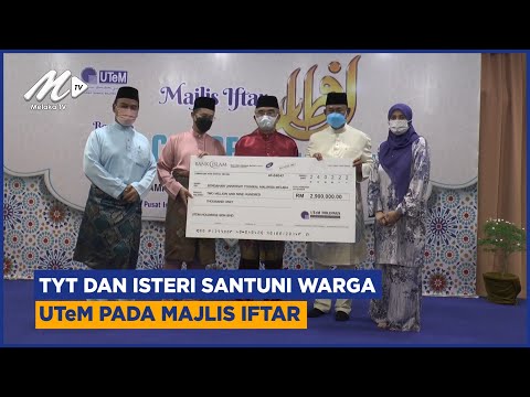 TYT Dan Isteri Santuni Warga UTeM Pada Majlis Iftar