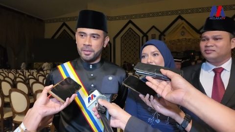 Remy Ishak Kini Datuk, Ashraf Muslim Terima Pingat Bkt