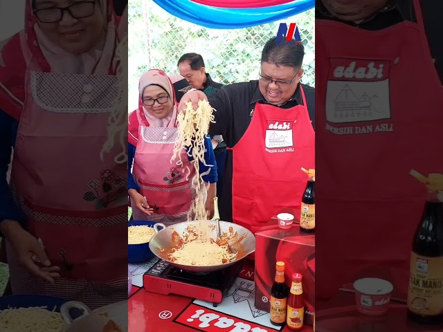 Wah Tak Sangka Ketua Menteri Ada Bakat Memasak