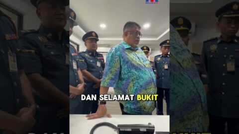 Ab Rauf Berkomunikasi Dengan Anggota Bomba Di Melaka