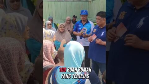 Ketua Menteri Lawat Mangsa Ribut Di Kampung Permatang, Kuala Linggi