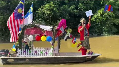 Perarakan perahu berhias tarik pelancong ke jeti telok berembang l