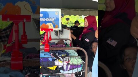 Terima kasih majlis maim atas penganjuran ‘free market’ yang menawarkan pakaian terpakai percuma